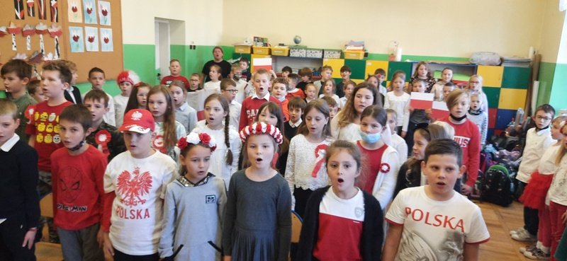 Festiwal Pieśni Patriotycznej- klas 2a, 2b, 2c i 3c